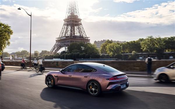 小米SU7巴黎壁纸上线!你的手机也该换新衣了?