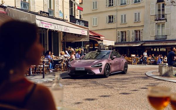 小米SU7巴黎壁纸上线!你的手机也该换新衣了?