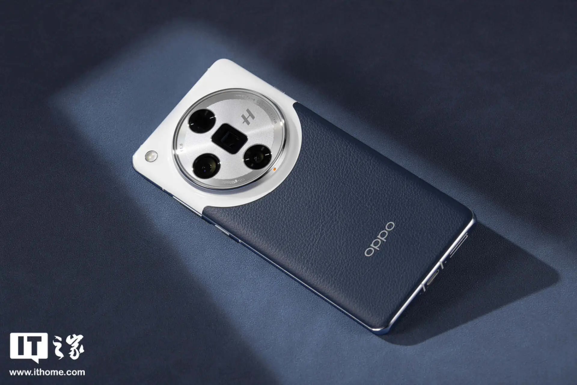 “1.5K / 2K 等深微曲直屏”新机外观渲染图曝光，有望为 OPPO Find X8 系列手机
