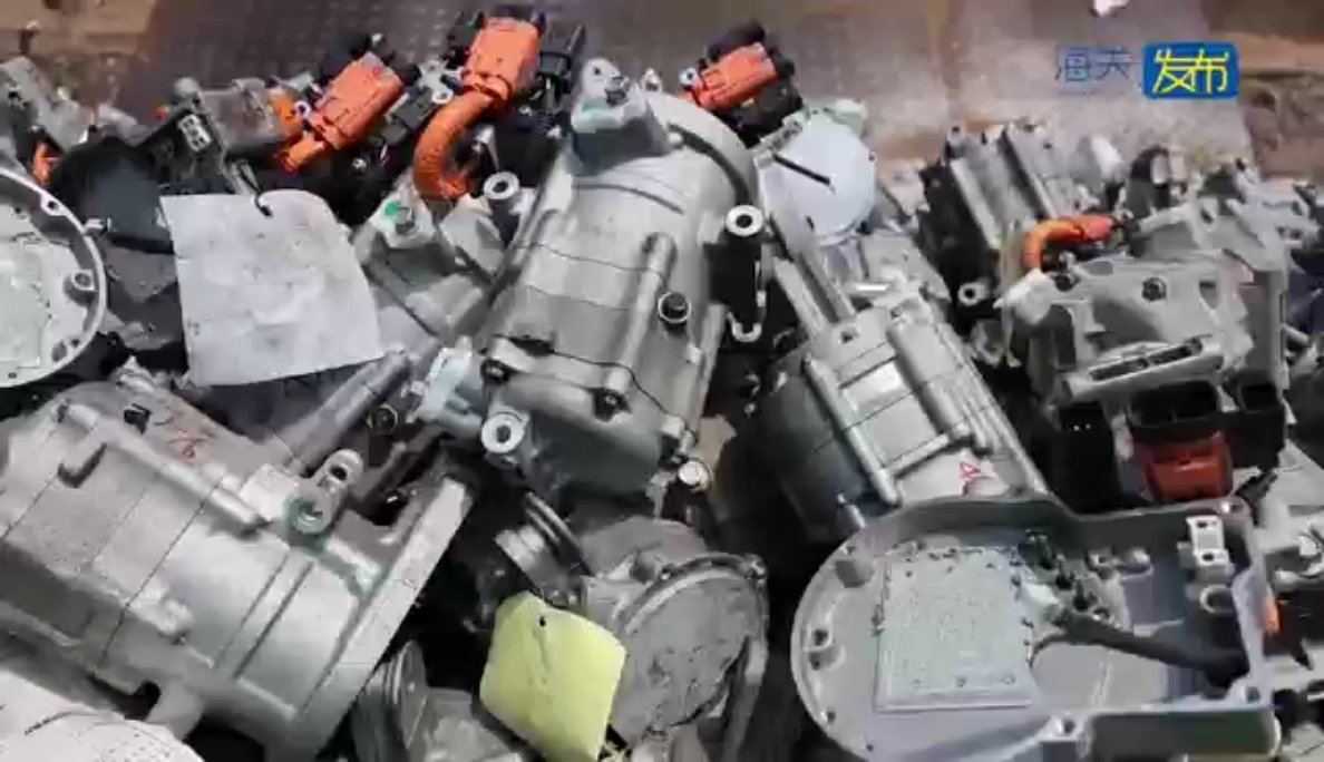 Nanjing Customs seized 738 automobile air-conditioning compressors: they were severely oxidized and rusted, and had fault labels. They were 