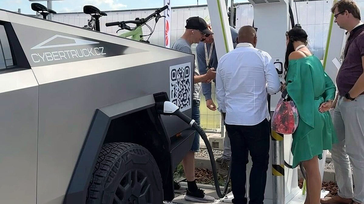 Cybertruck ajoute une autonomie de 150 miles en 15 minutes alors que Tesla corrige la courbe de charge de la batterie 4680