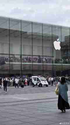 同天开卖:iphone 16最高加价1200元 华为三折叠秒售罄 热炒至8万+
