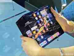 同天开卖:iPhone 16最高加价1200元 华为三折叠秒售罄 热炒至8万+
