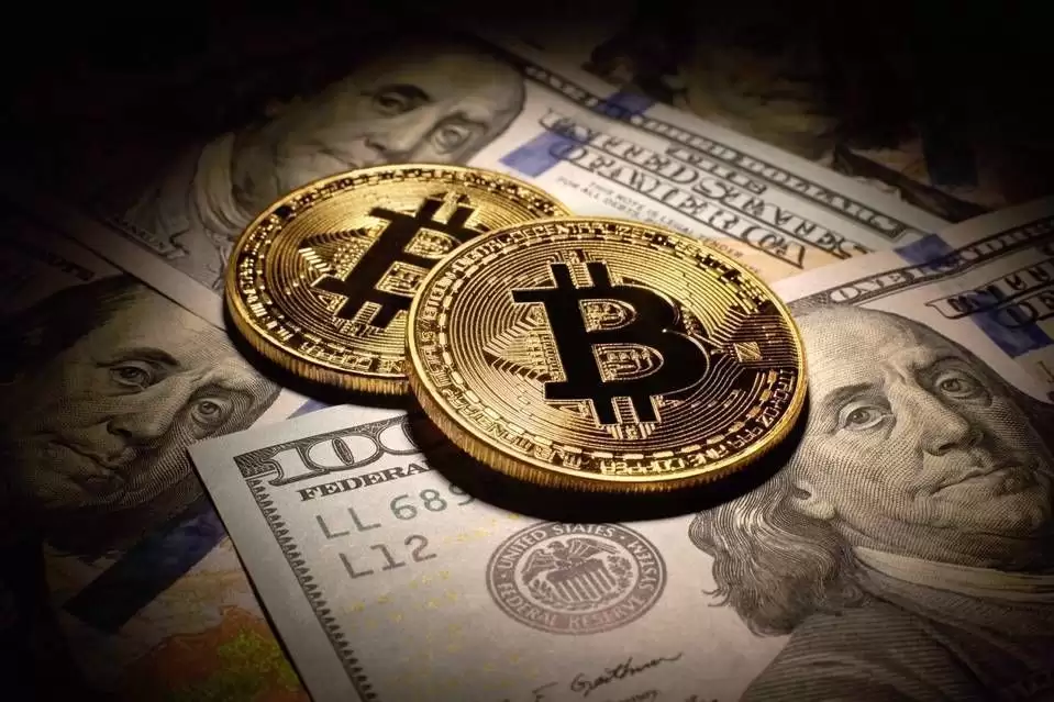 比特币在黄金下跌之际大放异彩:新的数字避险天堂?