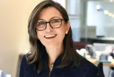 Cathie Wood：美股承压下联准会降息与加密概念股观察