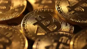 比特币底部何时形成？Cowen周期、MVRV与ETF资金流三大框架深度解析