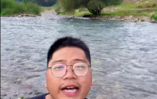 你这背景太假了，用AI自动合成，假吗？