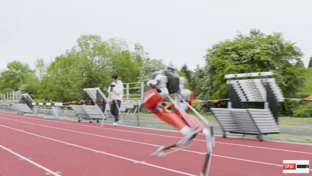 24.73 seconds! Bipedal robot Cassie challenges 100-meter run and sets world record