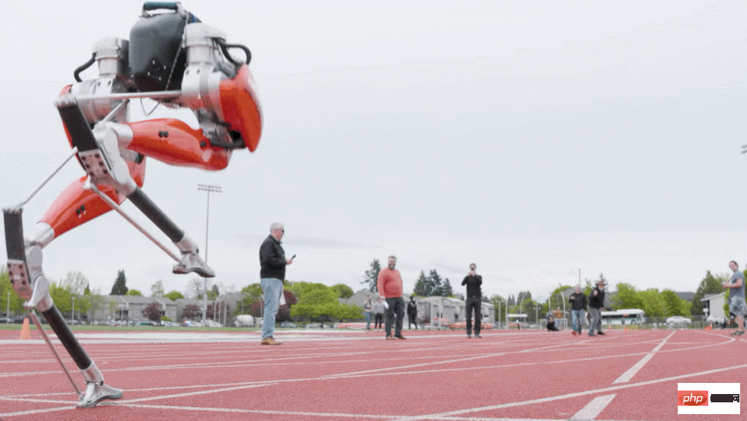 24.73 seconds! Bipedal robot Cassie challenges 100-meter run and sets world record