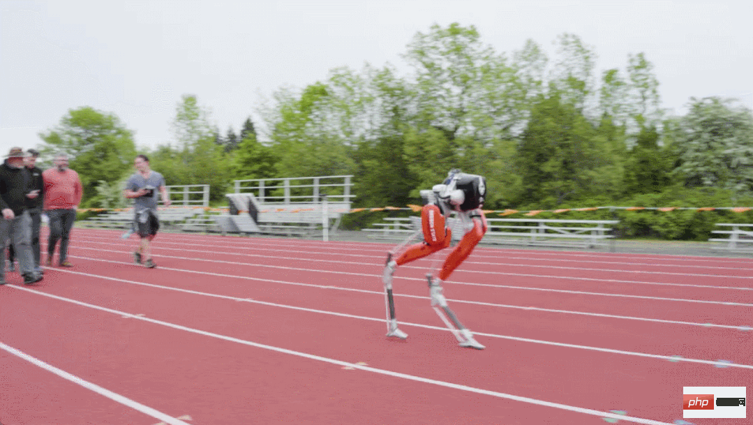 24.73 seconds! Bipedal robot Cassie challenges 100-meter run and sets world record