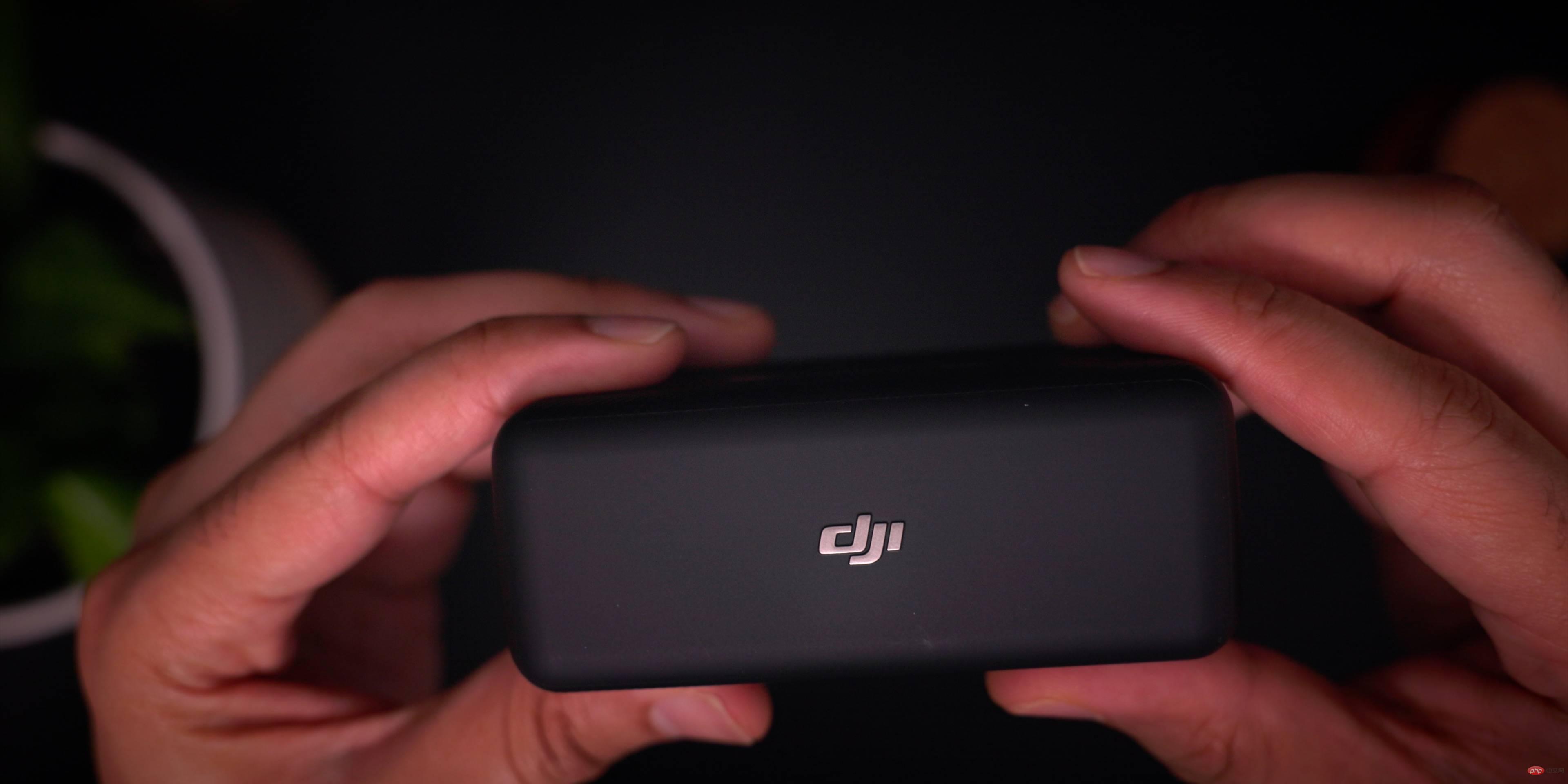 DJI-Mic-review-charging-case-logo