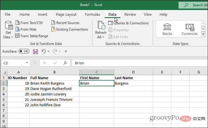 如何在 Excel 中分隔名称