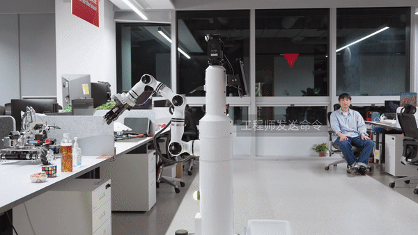 阿里千问大模型正实验接入工业机器人，可用钉钉远程指挥其工作