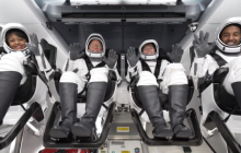 SpaceX成功发射载人龙飞船 4名宇航员即将展开国际空间站之旅