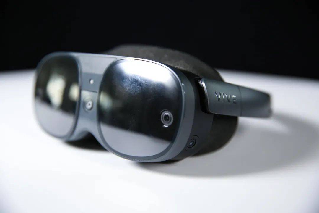 三鉴HTC VIVE XR 精英套装，不止于“VR生产力”