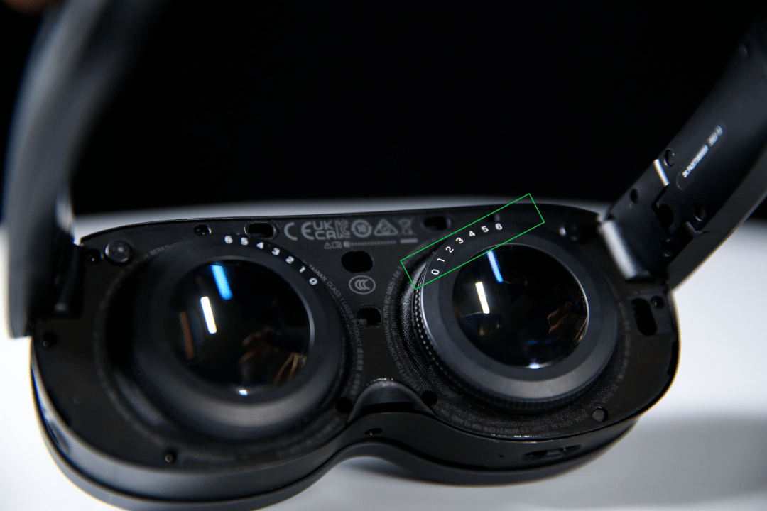 三鉴HTC VIVE XR 精英套装，不止于“VR生产力”