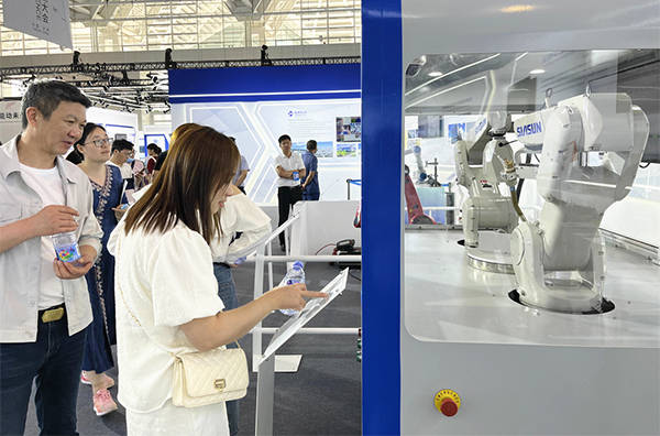 SIASUNは第7回世界情報会議の天津展示エリアに複数のカテゴリーのロボット製品を持ち込む