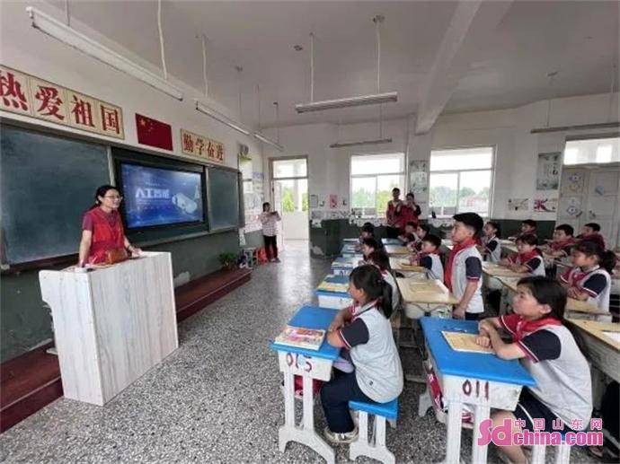 Kolej Vokasional Heze Kolej Pembuatan Pintar Jiang Zhen melancarkan aktiviti mempopularkan sains Pengetahuan Kecerdasan Buatan ke Kampus