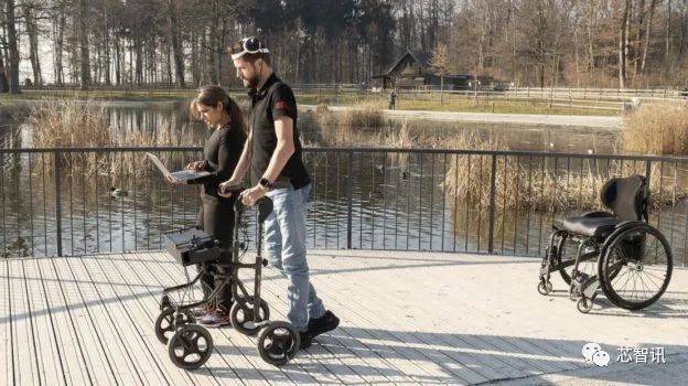 瘫痪10年的荷兰男子，靠植入脑机接口恢复行走！