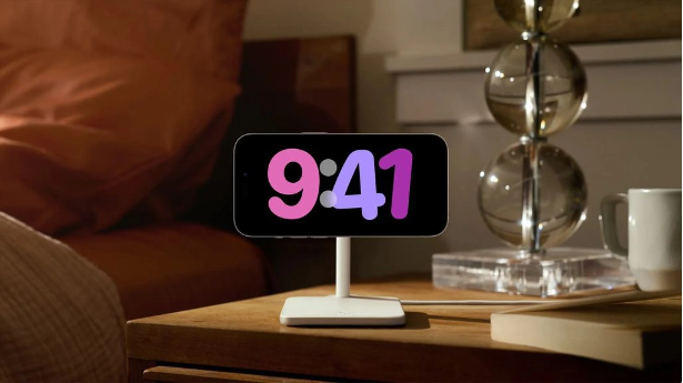 蘋果宣布推出創新功能StandBy，讓iPhone成為智慧螢幕