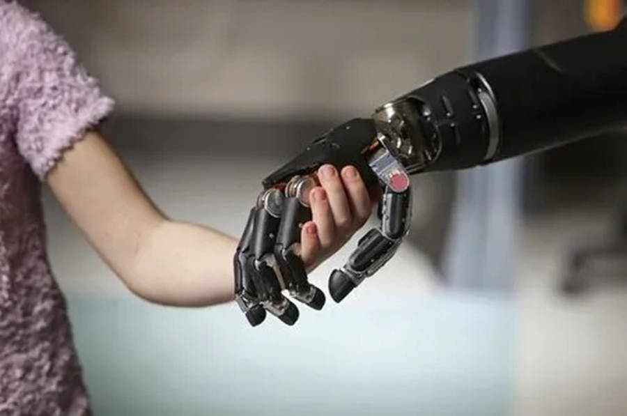 Chen Gen: Robots will have human touch skin