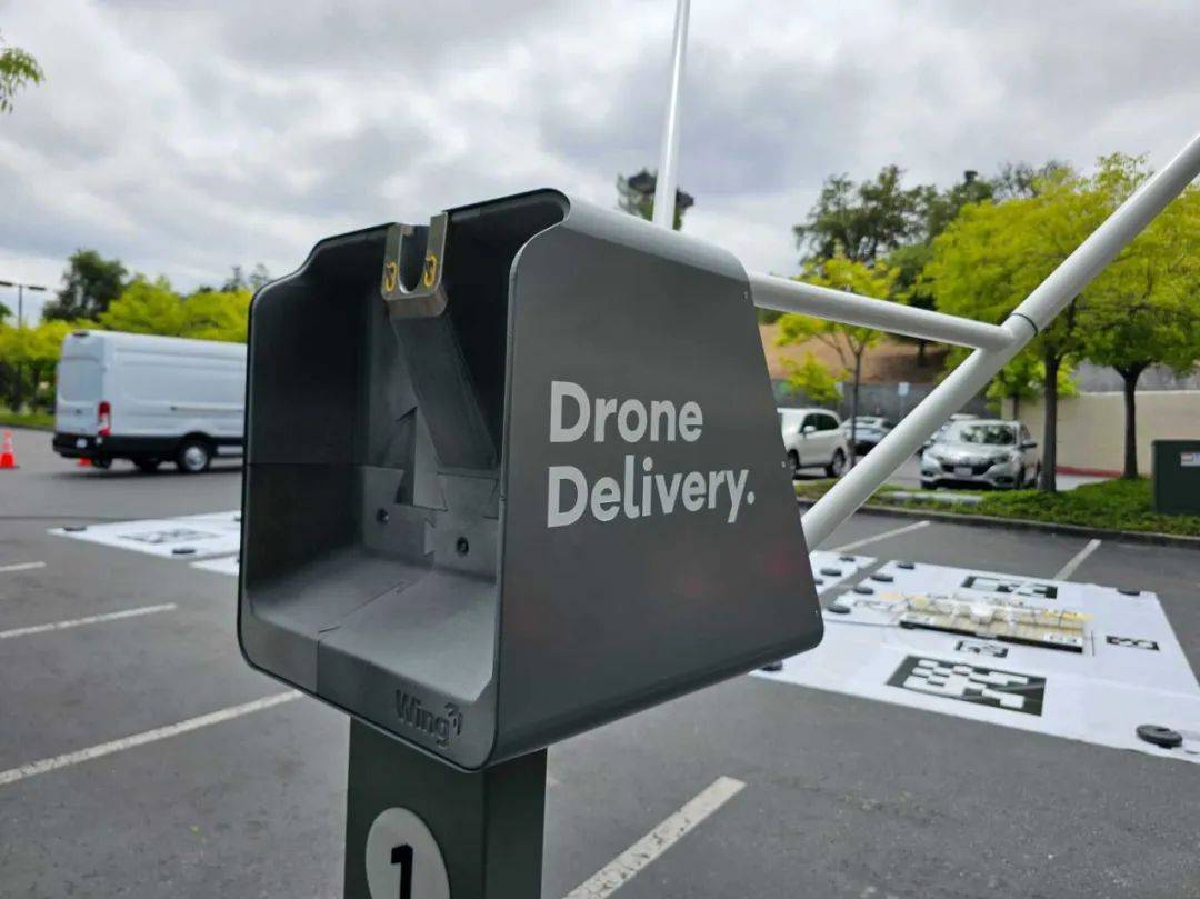 A simple curbside pickup device makes drone delivery more feasible?