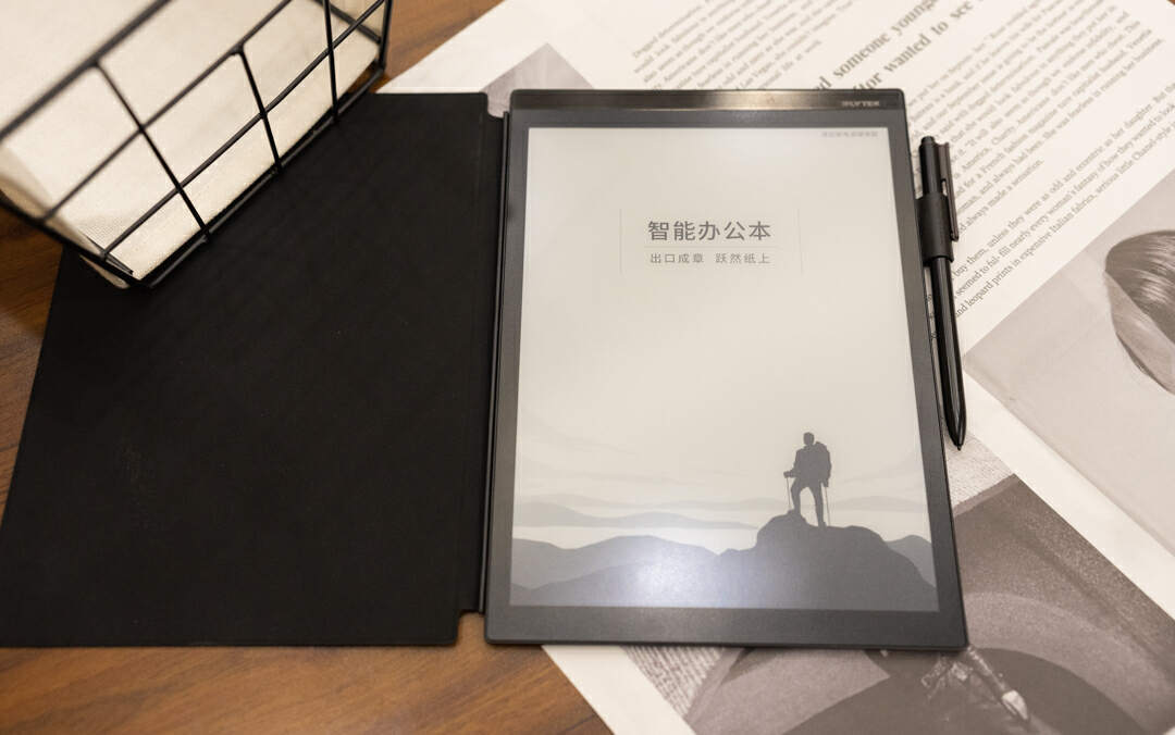 Able to organize discourse and summarize key points, a good assistant for business office supported by AI, experience of iFlytek Smart Office Notebook X2