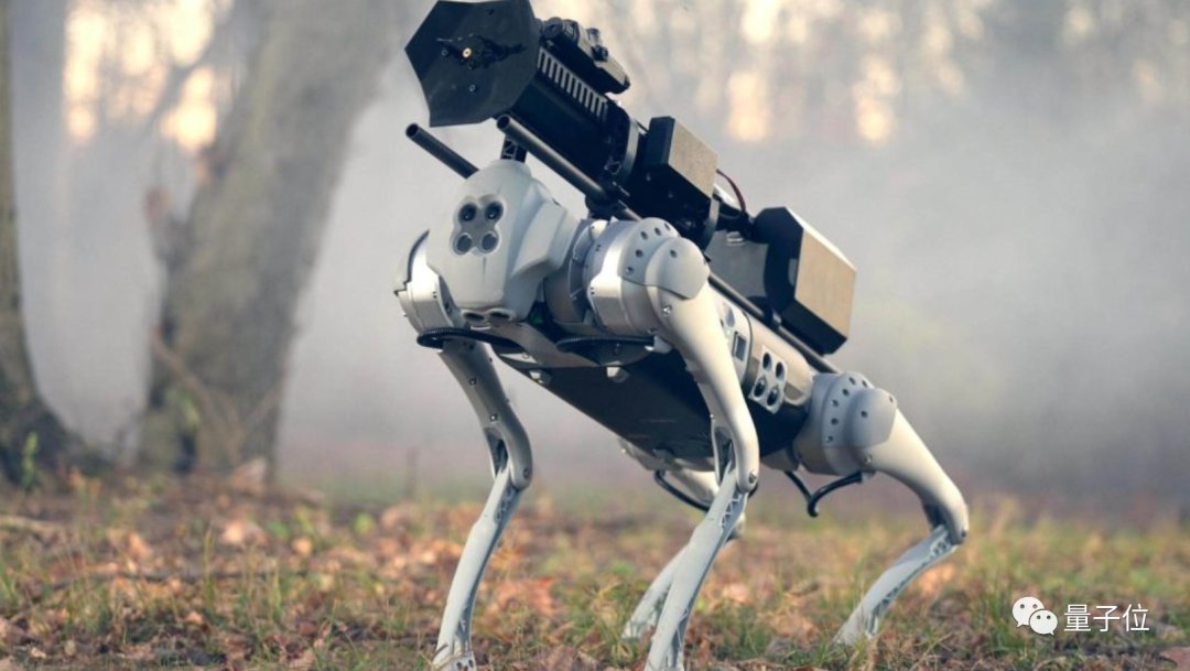 Breathing fire and dancing at the same time, the latest skill of the robot dog has become popular all over the Internet! Netizens call it True Hot Dog