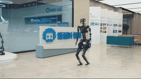 Von Exoskeletten für die medizinische Rehabilitation bis hin zu universellen humanoiden Robotern fördert Fourier Intelligence die Modernisierung zentraler Technologien