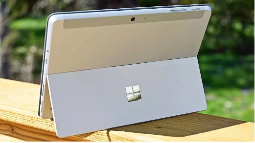 Surface Go 4新进展：首次亮相的是英特尔N200版本，骁龙7c版推迟发布
