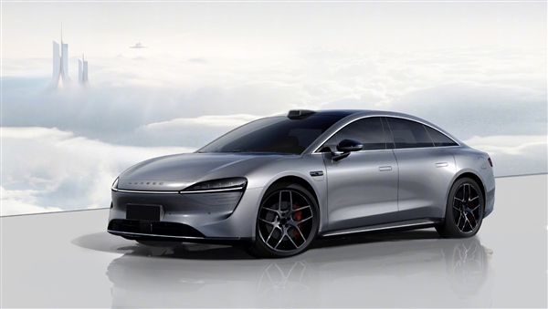华为推出首款纯电轿跑车型“Luxeed”，彰显豪华魅力