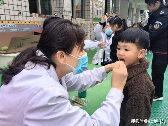 微幼科技推出全自動晨檢機器人，協助幼兒園校園健康檢測