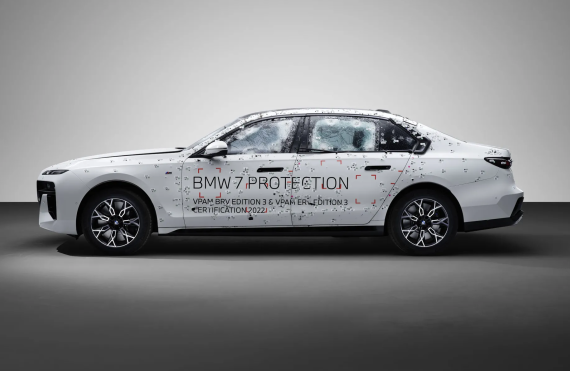 BMW i7 makes history: the first bulletproof electric sedan is launched