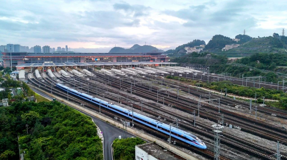 La section Gui-Li du chemin de fer à grande vitesse de Guinan est ouverte à la circulation et le temps le plus court de Guiyang à Libo est de 57 minutes.