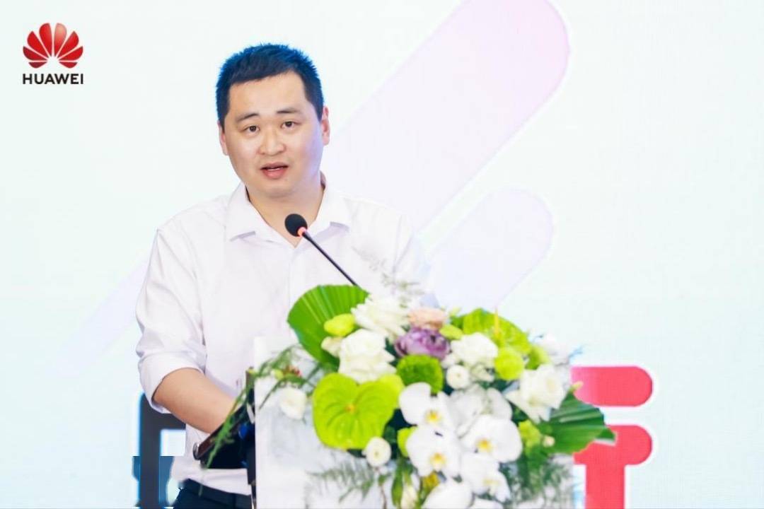 Siri acara One Hundred Cities dan Ten Thousand Enterprises Huawei Cloud telah dilancarkan di Chongqing, khusus untuk amalan inovasi strategik dalam kecerdasan buatan