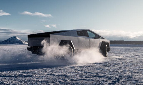 Dévoilement du camion semi-électrique Tesla : transporter la future star Cybertruck au combat