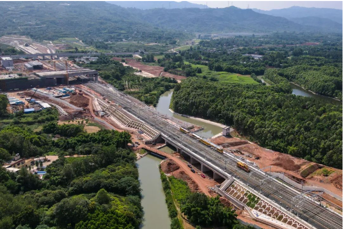 The Chengdu-Yiyi high-speed railway is about to enter the joint debugging and testing stage and is expected to be officially opened within this year.