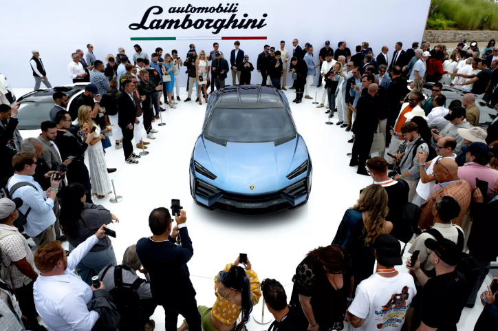 Monterey Car Week에서는 Lamborghini의 새로운 컨셉카 Lanzador가 데뷔합니다.