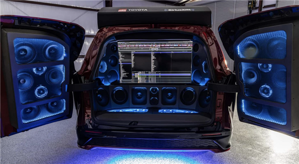 Toyota Sienna : super audio + carrosserie rouge vif, créant une plateforme musicale mobile choquante !