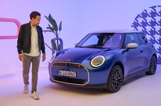 新标题：MINI发布2025款Cooper E和SE电动车型，续航能力大幅提升！