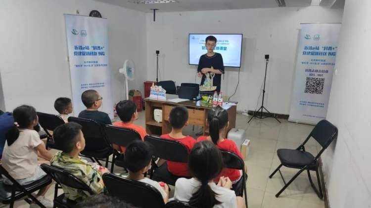 VR experience, rotating flying chair...the courses here in Putuo are fun and easy to learn