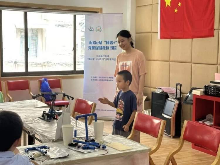 VR experience, rotating flying chair...the courses here in Putuo are fun and easy to learn