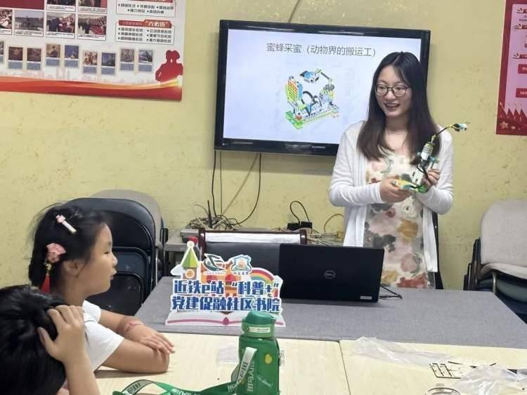 VR experience, rotating flying chair...the courses here in Putuo are fun and easy to learn