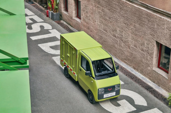 五菱推出E10城市电动货车，为快递行业带来全新选择
