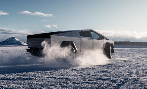 Tesla Cybertruck apparaît dans une usine du Texas pour des tests de collision