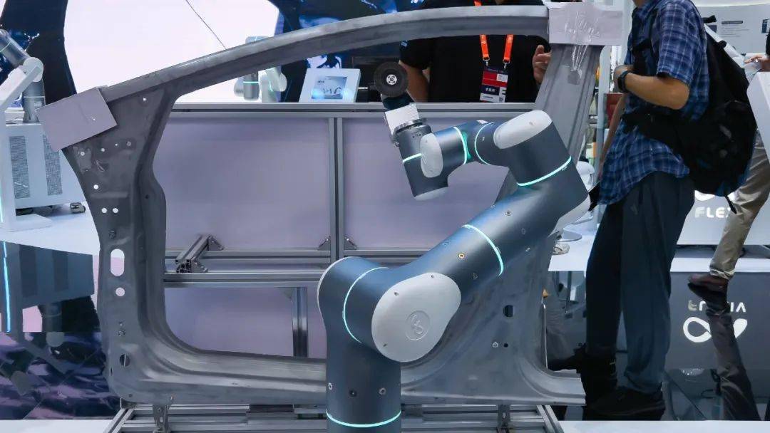 The marketization of adaptive robots has taken a further step. Feixi Technology has presented more than ten cross-industry solutions at the CIIF