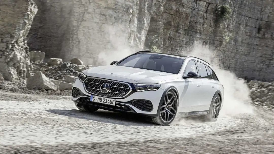 Mercedes-Benz planifie soigneusement, BMW regrette les voitures à essence : rapport direct du Salon de lauto de Munich