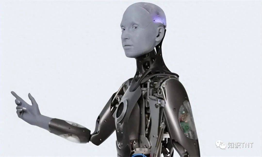 首位人形機器人展現真人情感，令人百思不得其解
