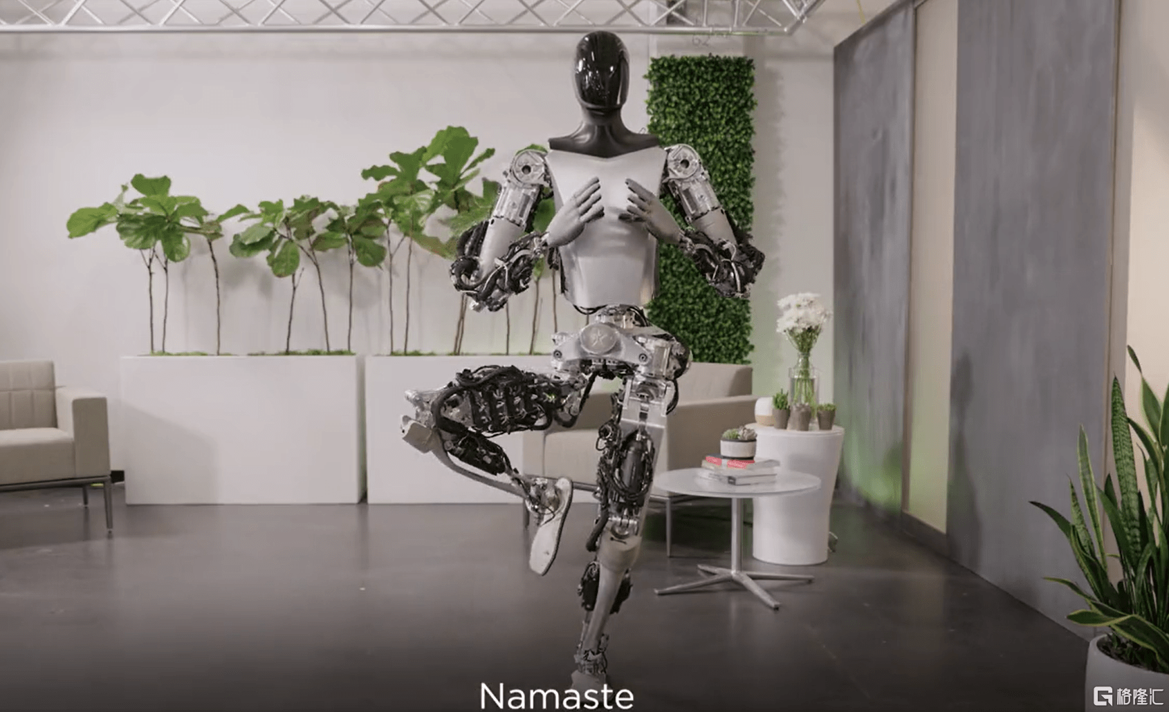 Visual classification, single leg yoga! Tesla humanoid robot shows off new skills, robot concept catches the wind