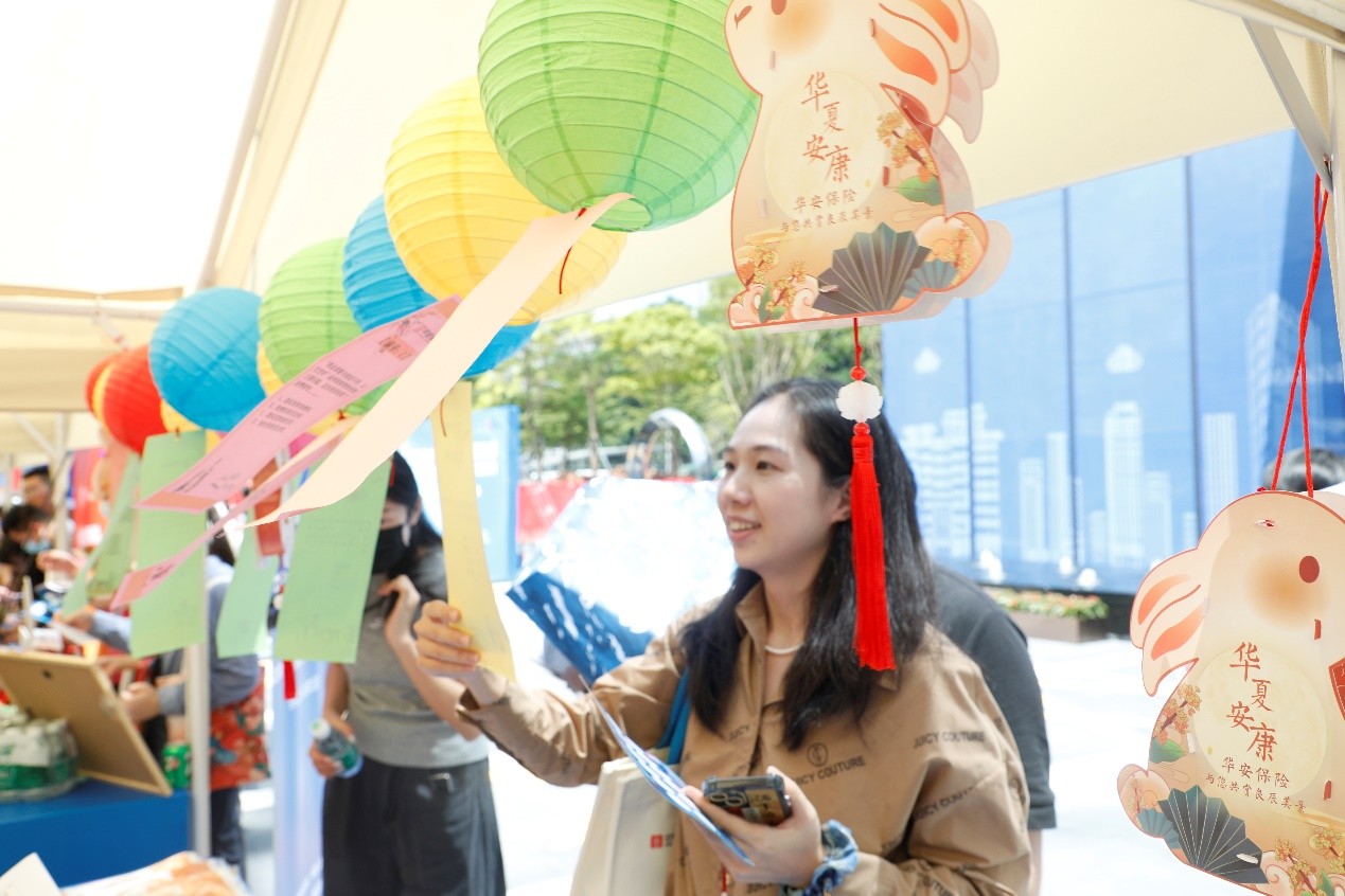 화안보험은 금융소비자의 권익 보호에 관한 심도 있는 홍보와 교육활동을 전개하고 있으며, 보험상식을 재미있게 대중화하고 있습니다.